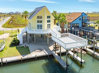 431 Swordfish Ln, Surfside Beach, TX 77541