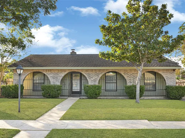 10206 Huntington Wood Dr, Houston, TX 77099