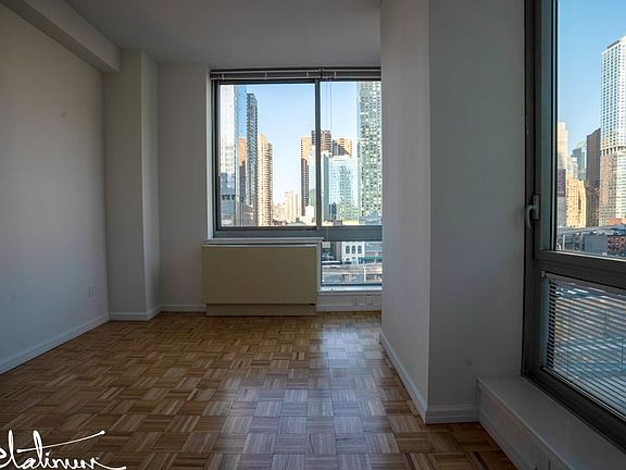 3rd image of 455 W 37th St APT 1012