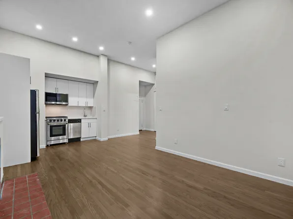 121 Madison Avenue image 1 of 12