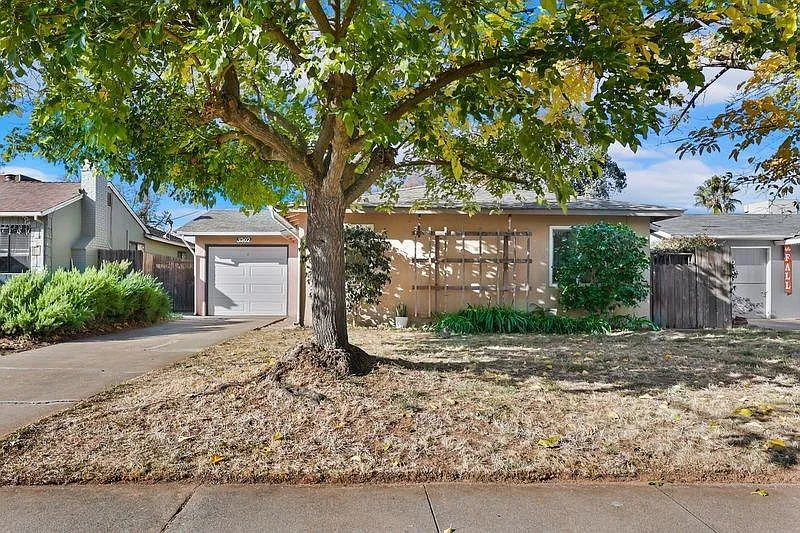 5202 Nelson St photo 1