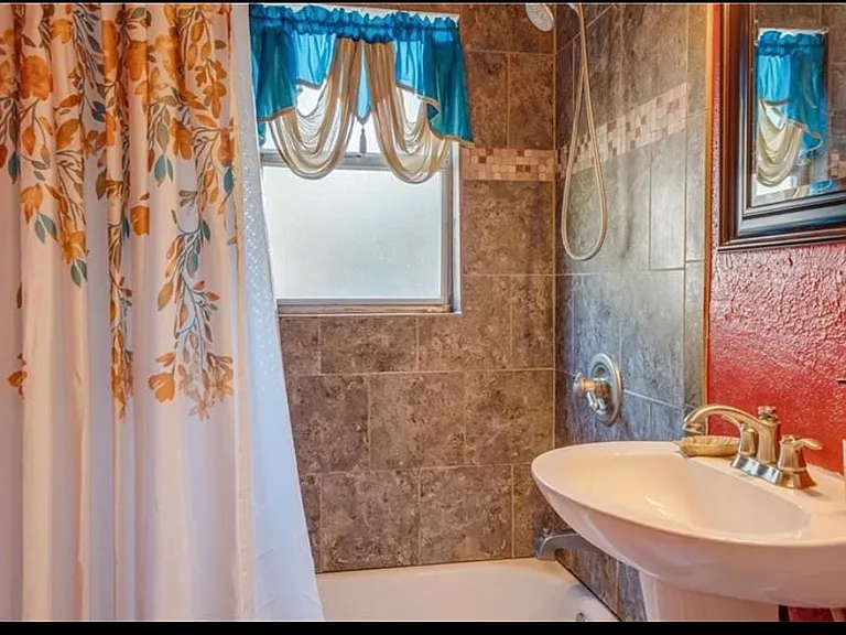 246 Delray Ave — Photo 11