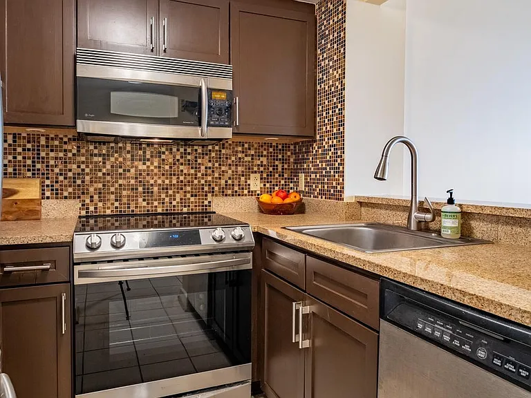 1150 K St NW #1008 — Photo 19