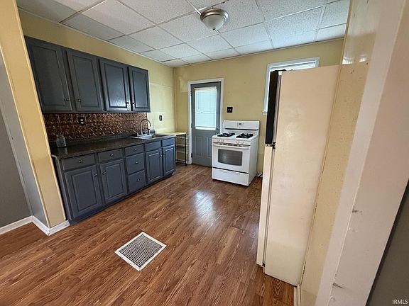 5th image of 204 W Davis St