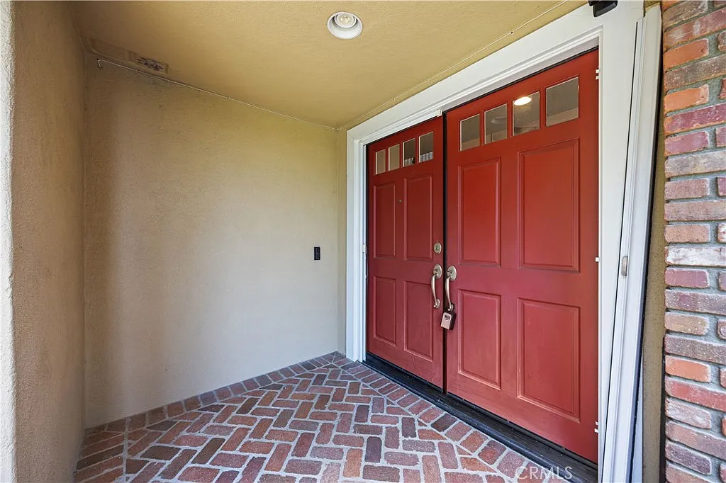 5 bed, 3750 sqft, $7,250 — Photo 3