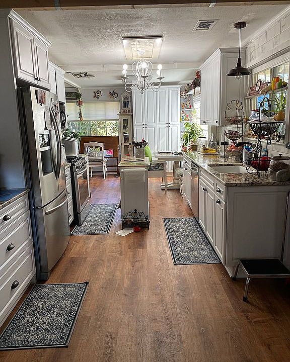 Full kitchen