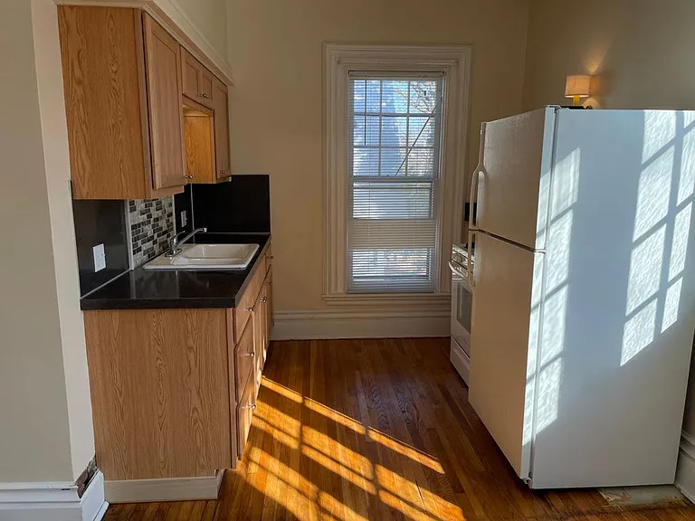 423 Crescent St NE #2 — Photo 6