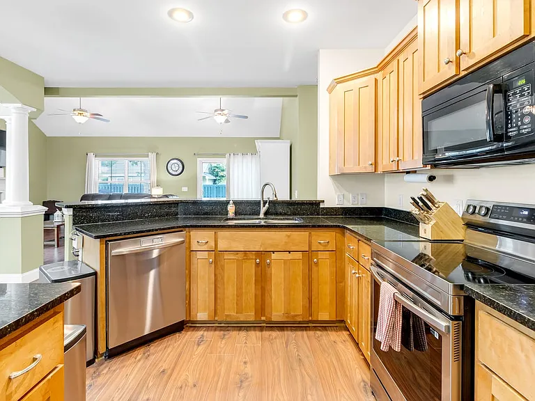 232 Cottonham Ct — Photo 14