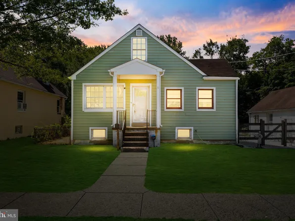 8 Fairfax Dr, Cinnaminson, NJ 08077