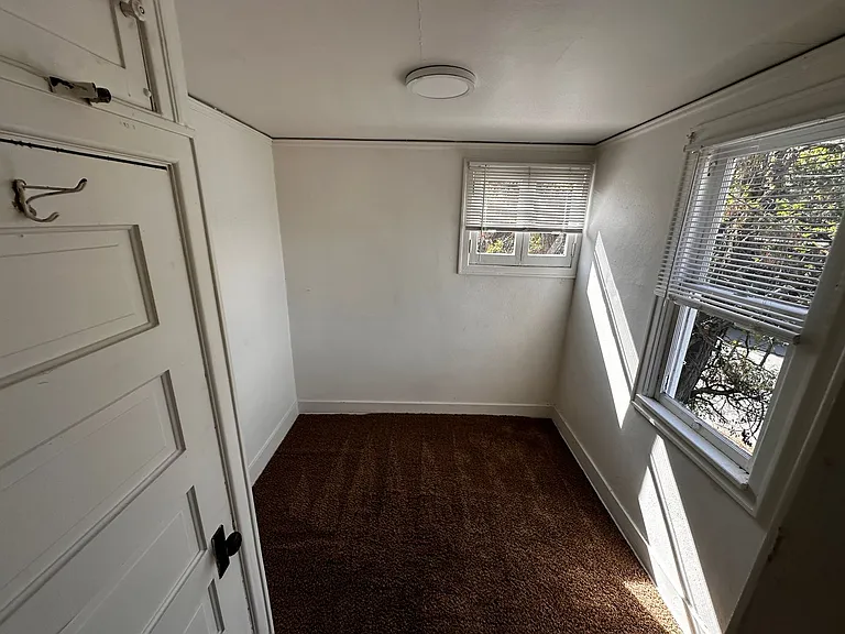 1028 West Augusta Avenue — Photo 4