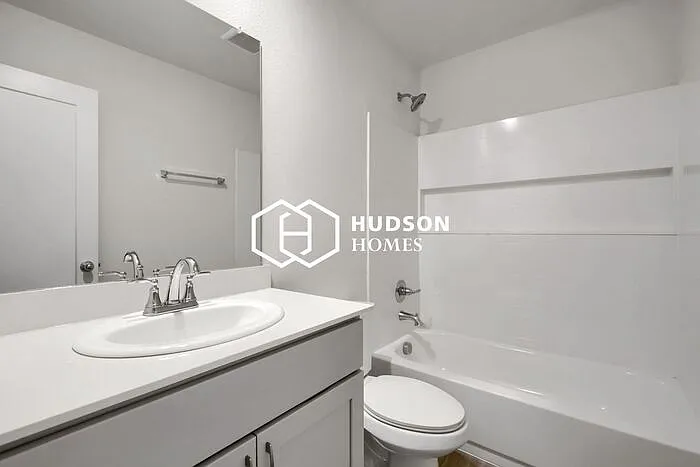 110 Goel St — Photo 11