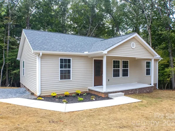 305 Skyland Ct, Mount Gilead, NC 27306