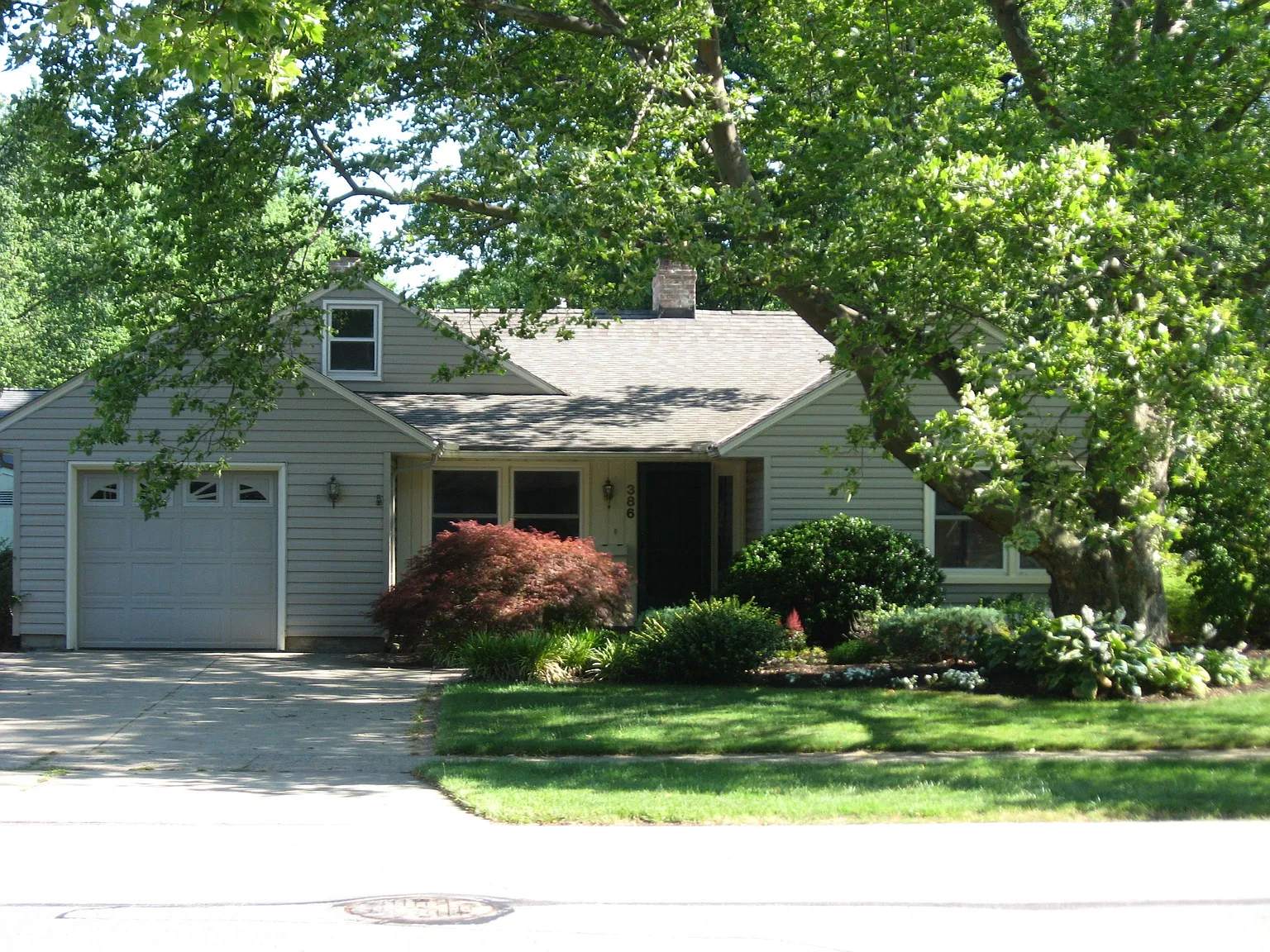 386 Crescent Dr photo 1