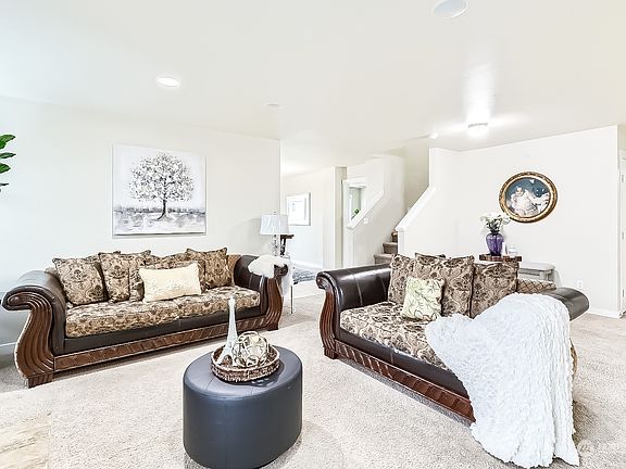 4th image of 8002 85th Avenue NE