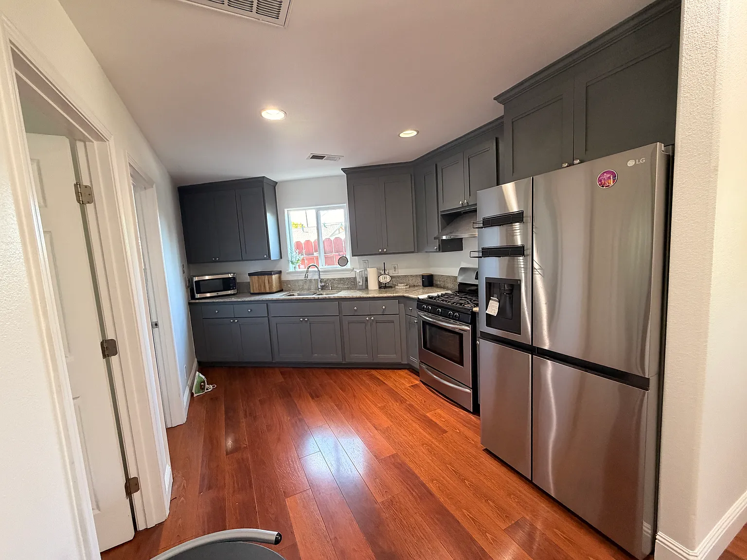 1 bed, 800 sqft, $3,700 — Photo 4