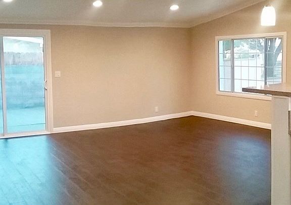 5th image of 9928 Noyes St