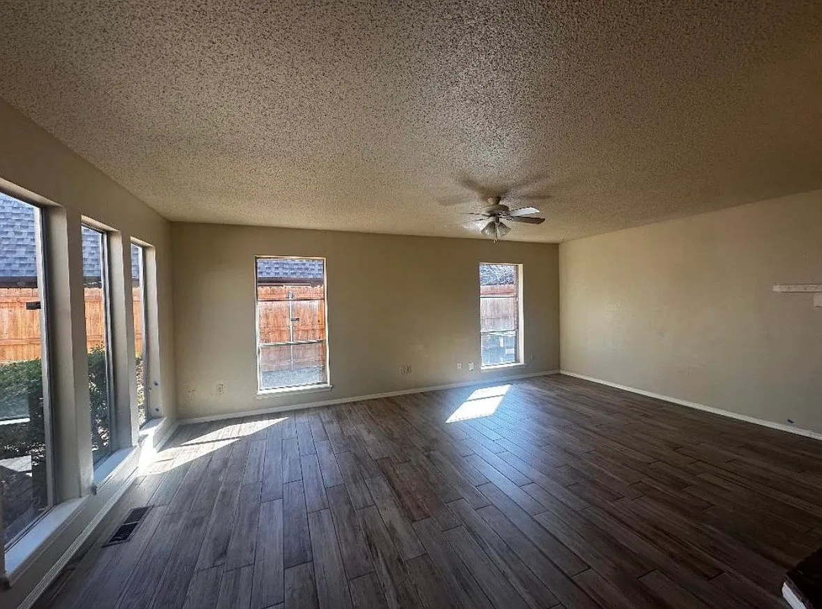 3 bed, 1439 sqft, $1,500 — Photo 2