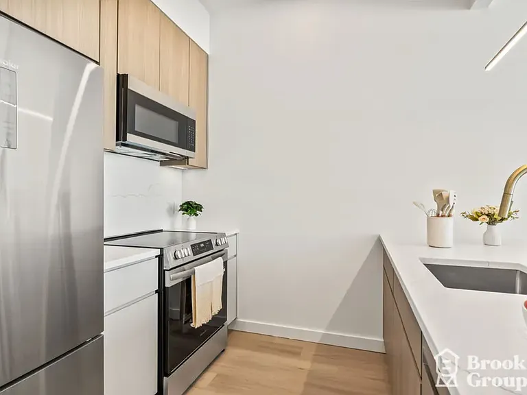 556 Baltic St #905 — Photo 9