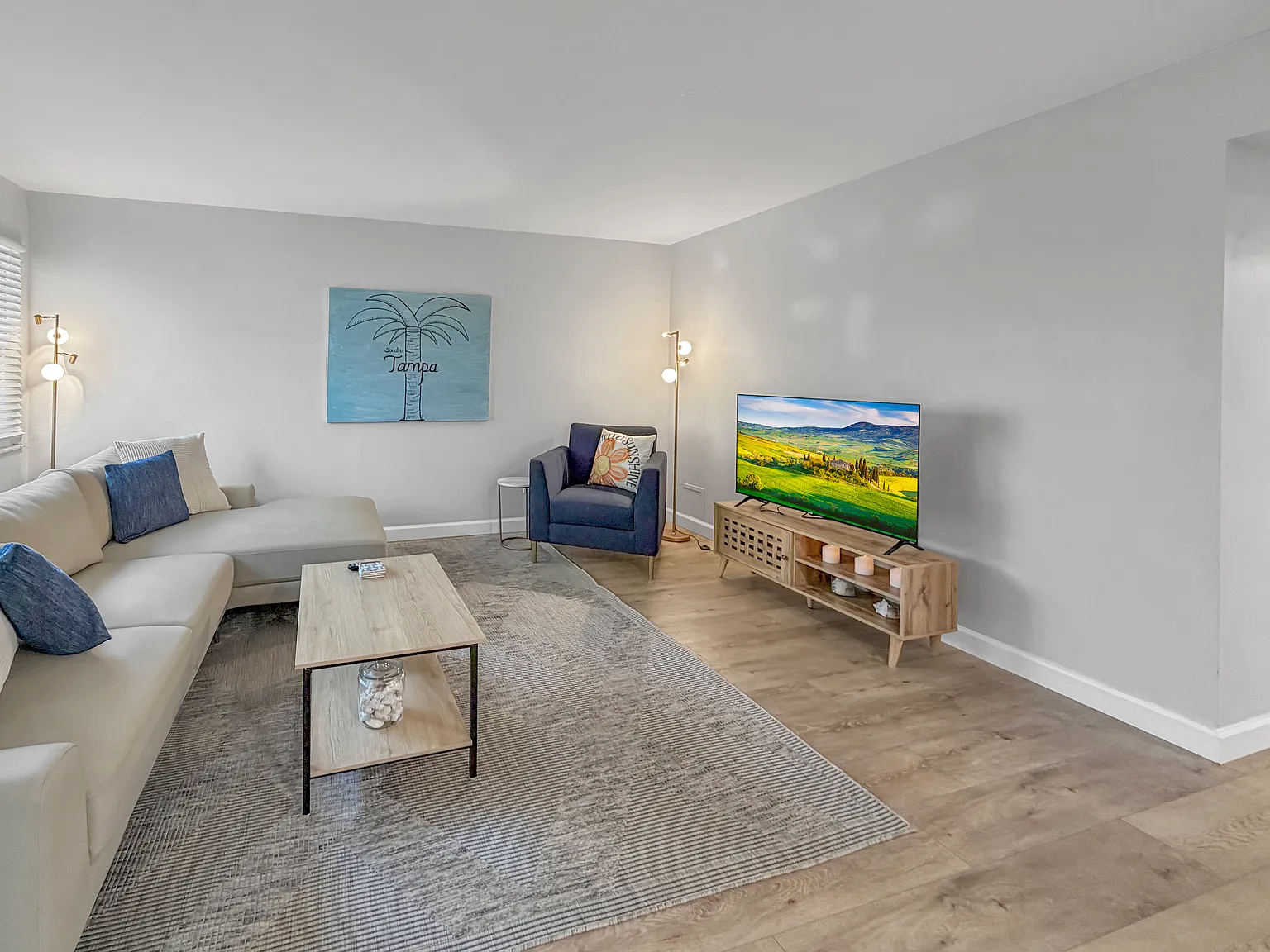 2 bed, 852 sqft, $2,600 — Photo 1