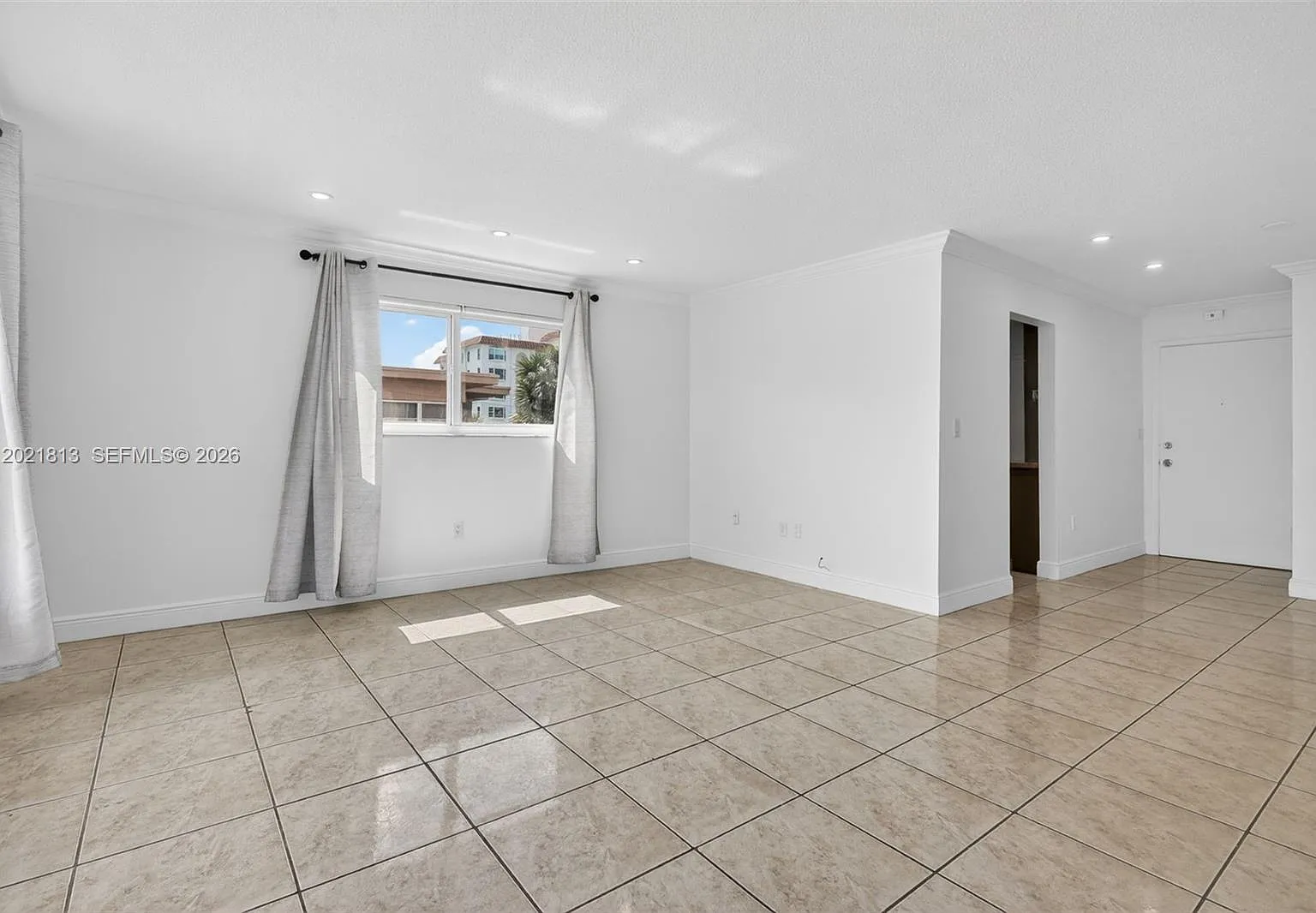 Chatillon Hall Condominiu — Photo 3