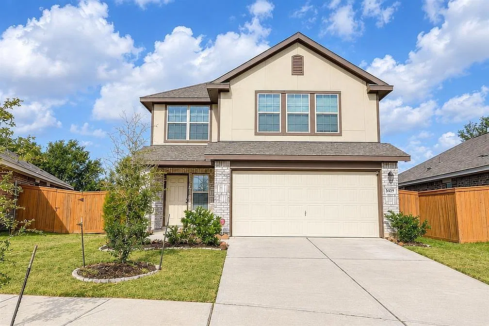 4 bed, 2.5 bath, 2258 sqft, $2,100 — Photo 1