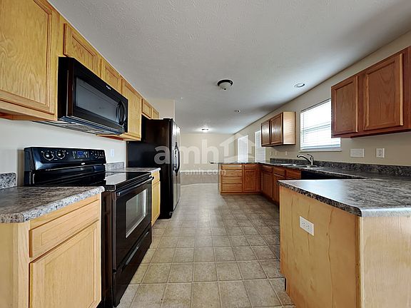 3rd image of 204 Wellington Ct