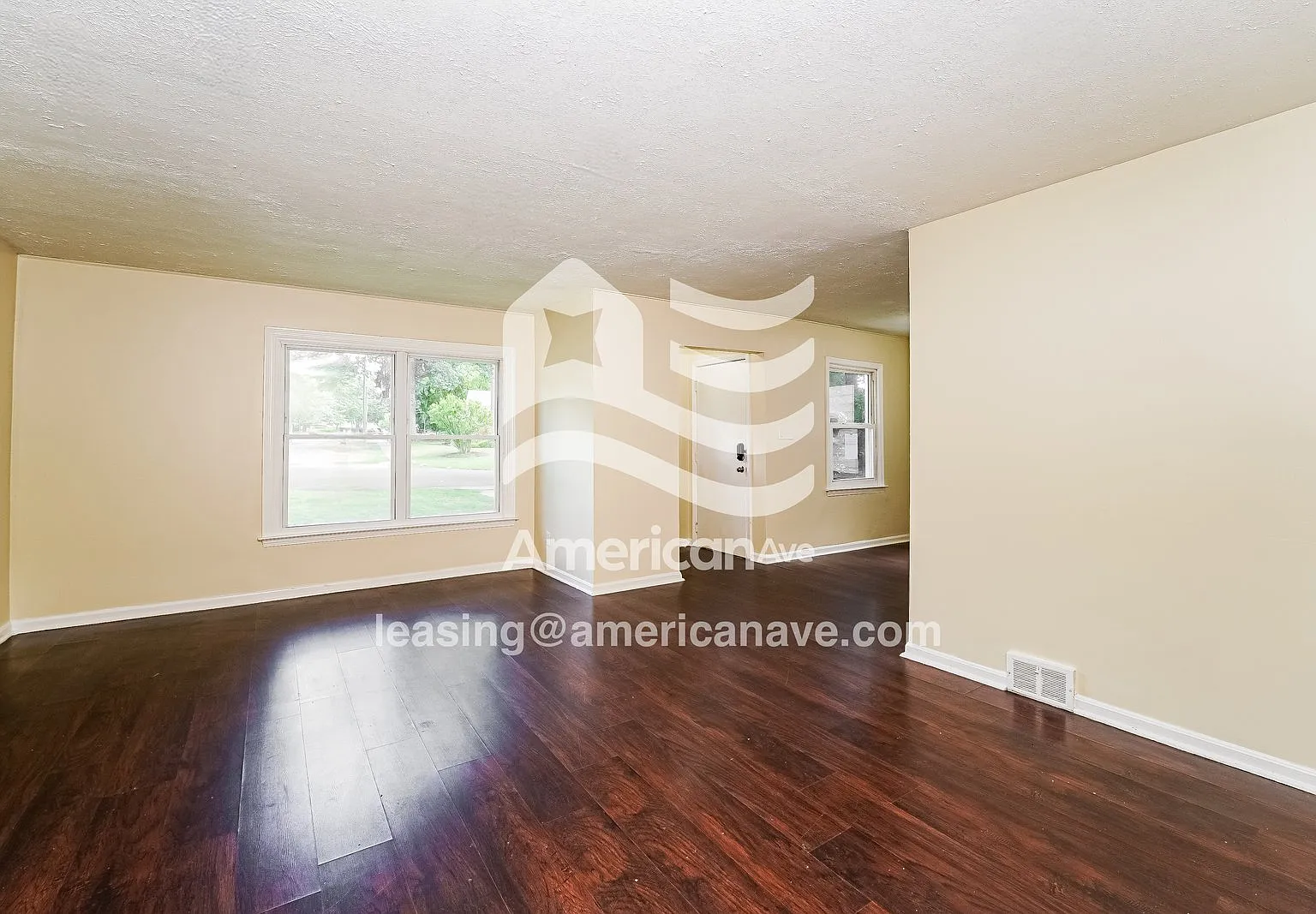 3 bed, 1.0 bath, 1064 sqft, $1,160 — Photo 2