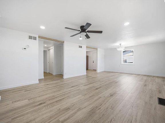 3rd image of 1207 Acacia Ave