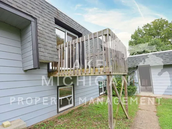 2057 Andrew St SE, Kentwood, MI 49508