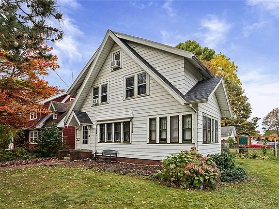 3rd image of 264 Stonewood Ave