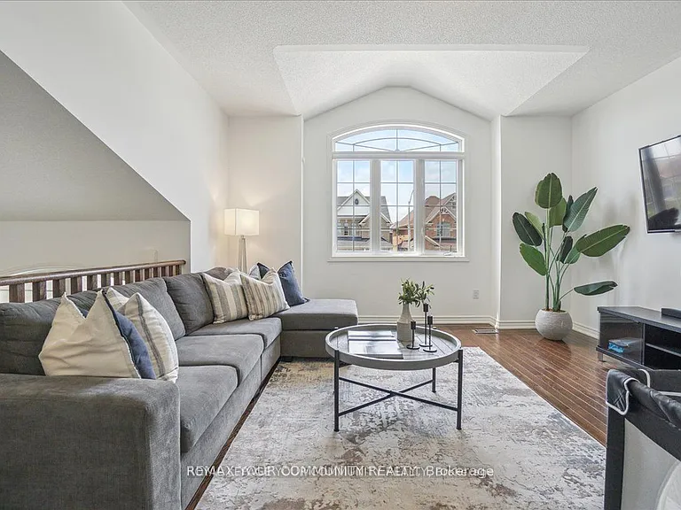 2172 Dawson Cres — Photo 11