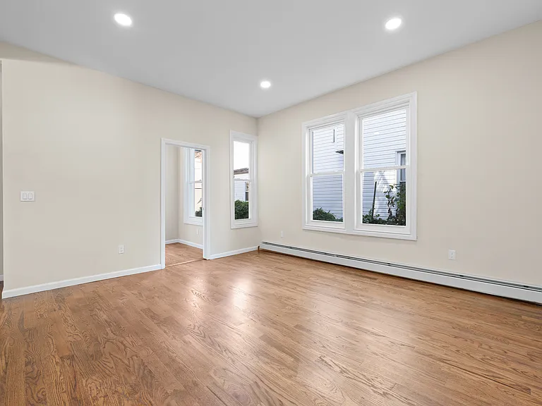 460 S 6th Ave #1 — Photo 8