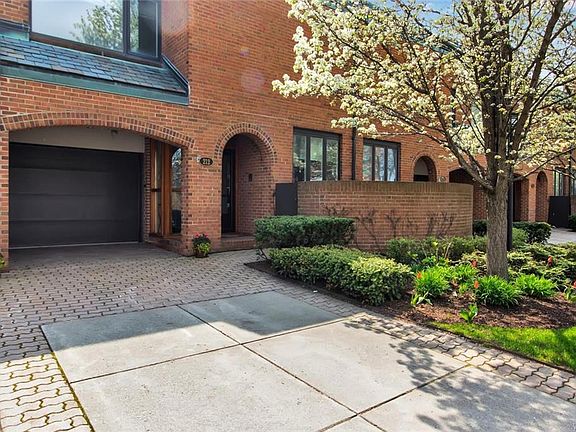 2nd image of 212 Rivermist Dr