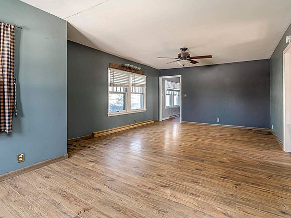 4th image of 805 N Van Buren St