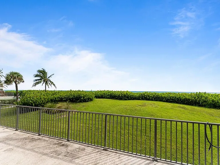 2051 NE Ocean Blvd #C13 — Photo 30