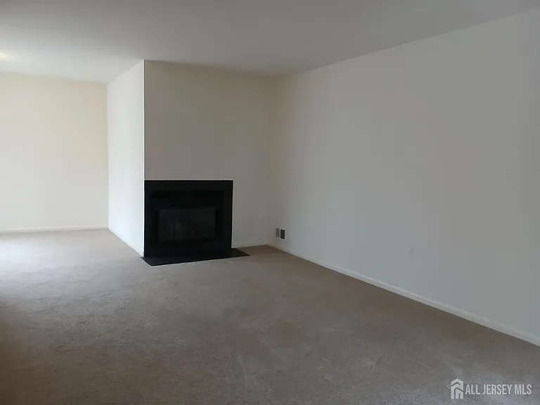 1081 Schmidt Ln — Photo 11