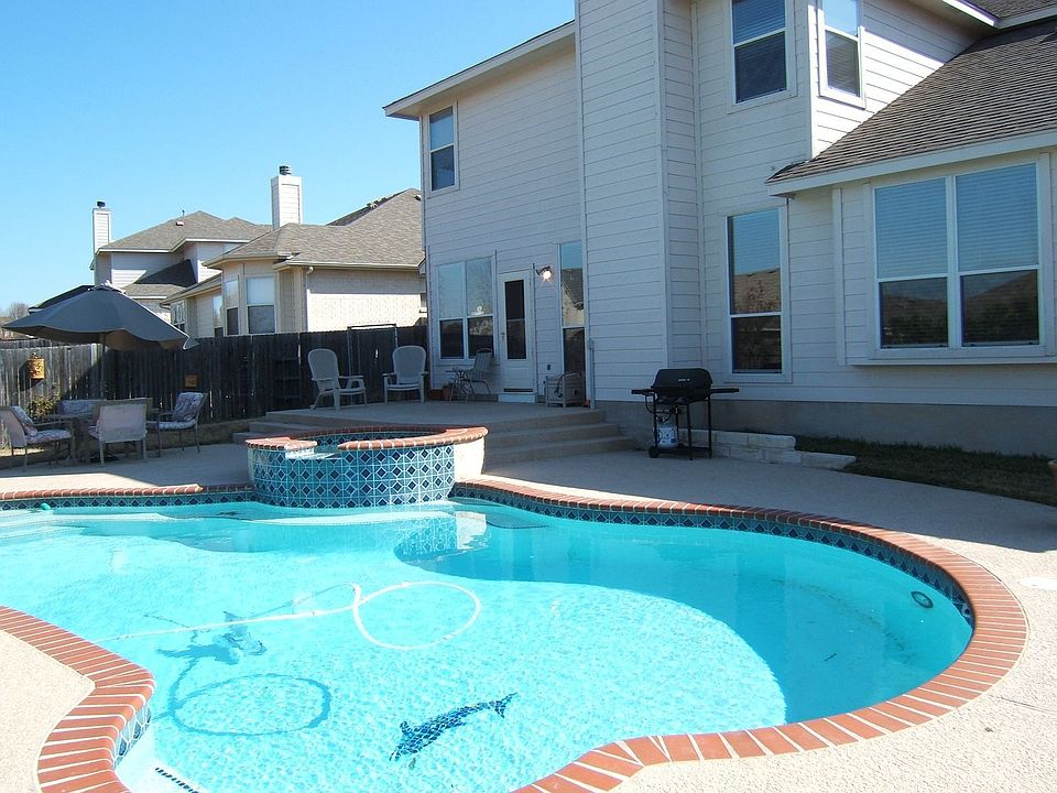 Backyard w Inground Heatable Poola and Spa