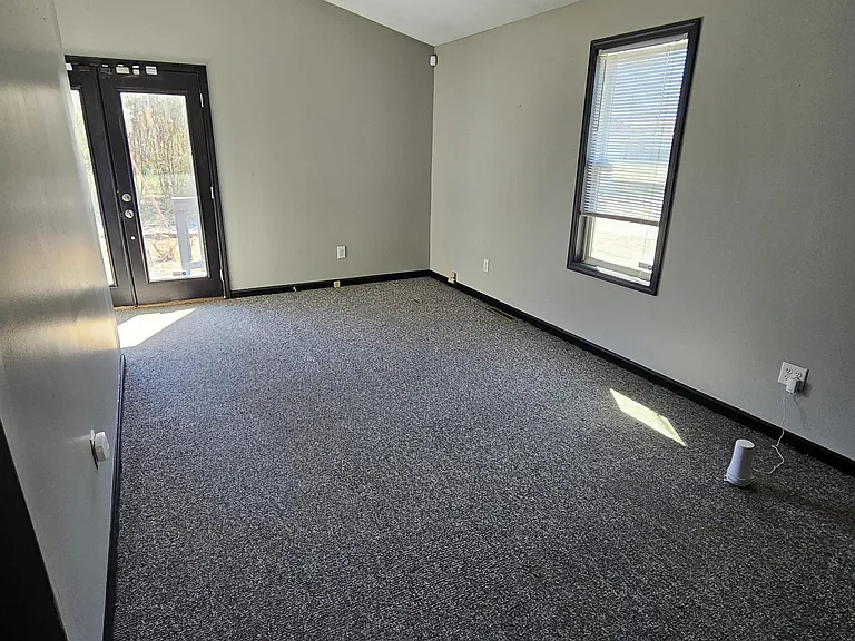 602 W Burlington Ave — Photo 5