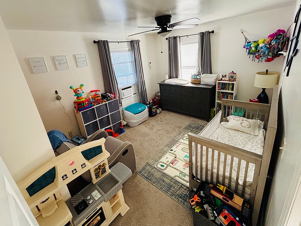 A 2nd bedroom, with a closet and private access to the bathroom.