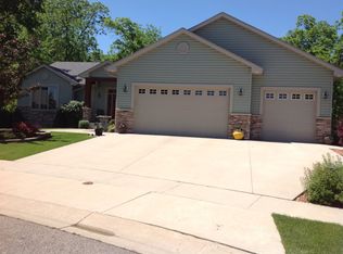 471 Forbrook Ln NW, Rochester, MN 55901