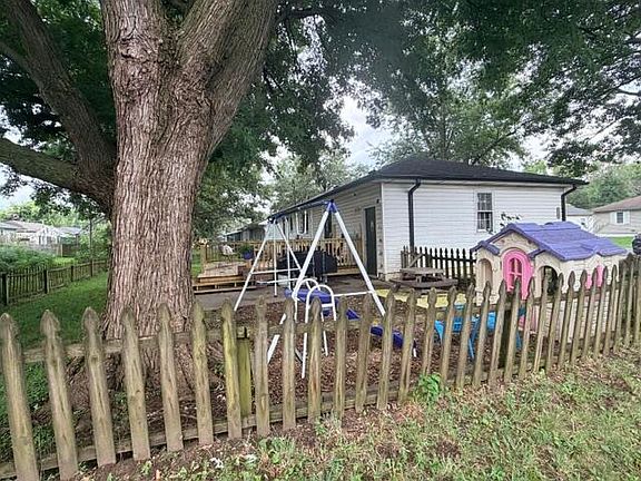 2nd image of 1702 Colby Ave