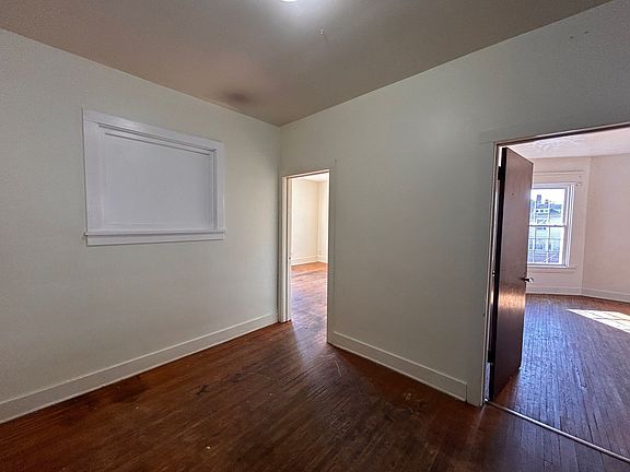 4th image of 1604 Arlington Ave Unit 3