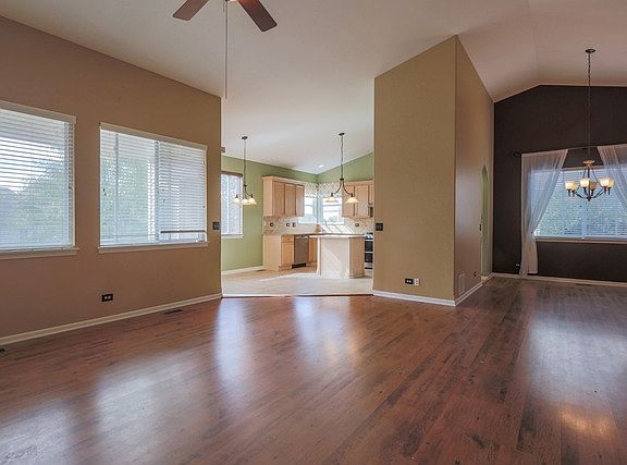 4th image of 3093 Fairmont Ave
