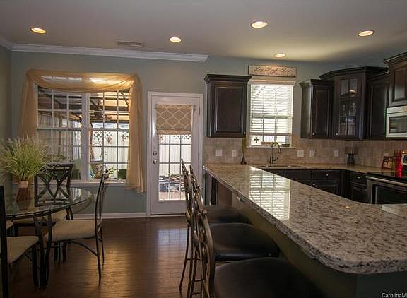5th image of 225 Misty Knoll Ln