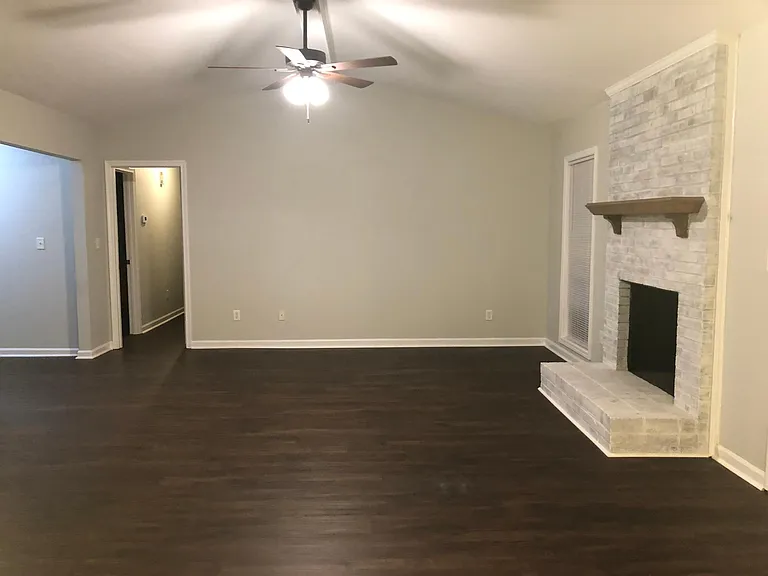 212 Ansley Dr — Photo 4