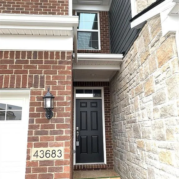 43683 Chancellor Ln — Photo 3