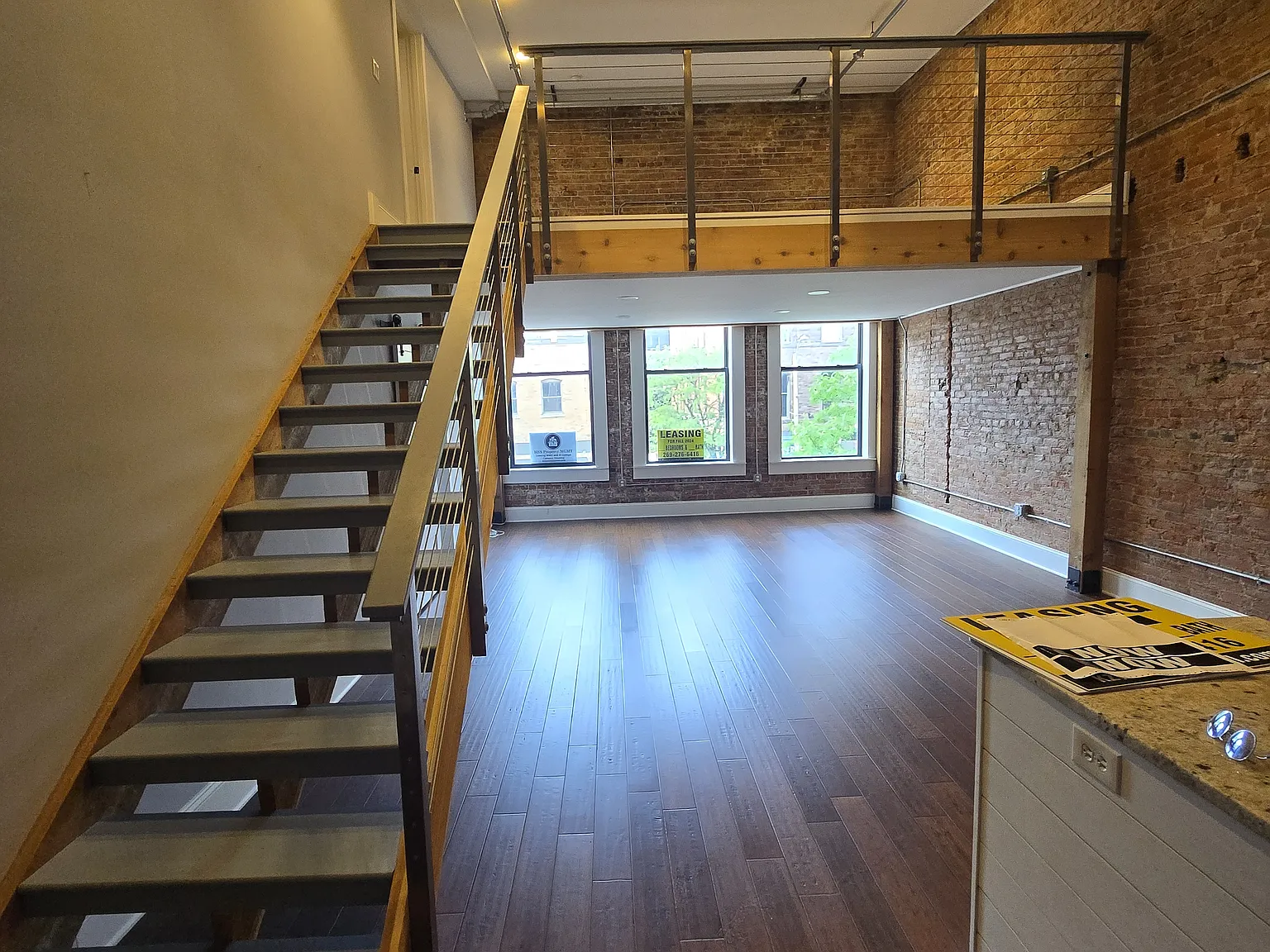 1 bed, 1200 sqft, $2,100 — Photo 2