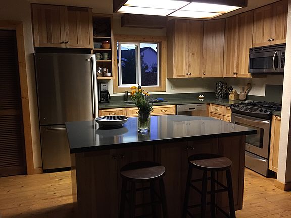 3rd image of 471-395 Diane Dr