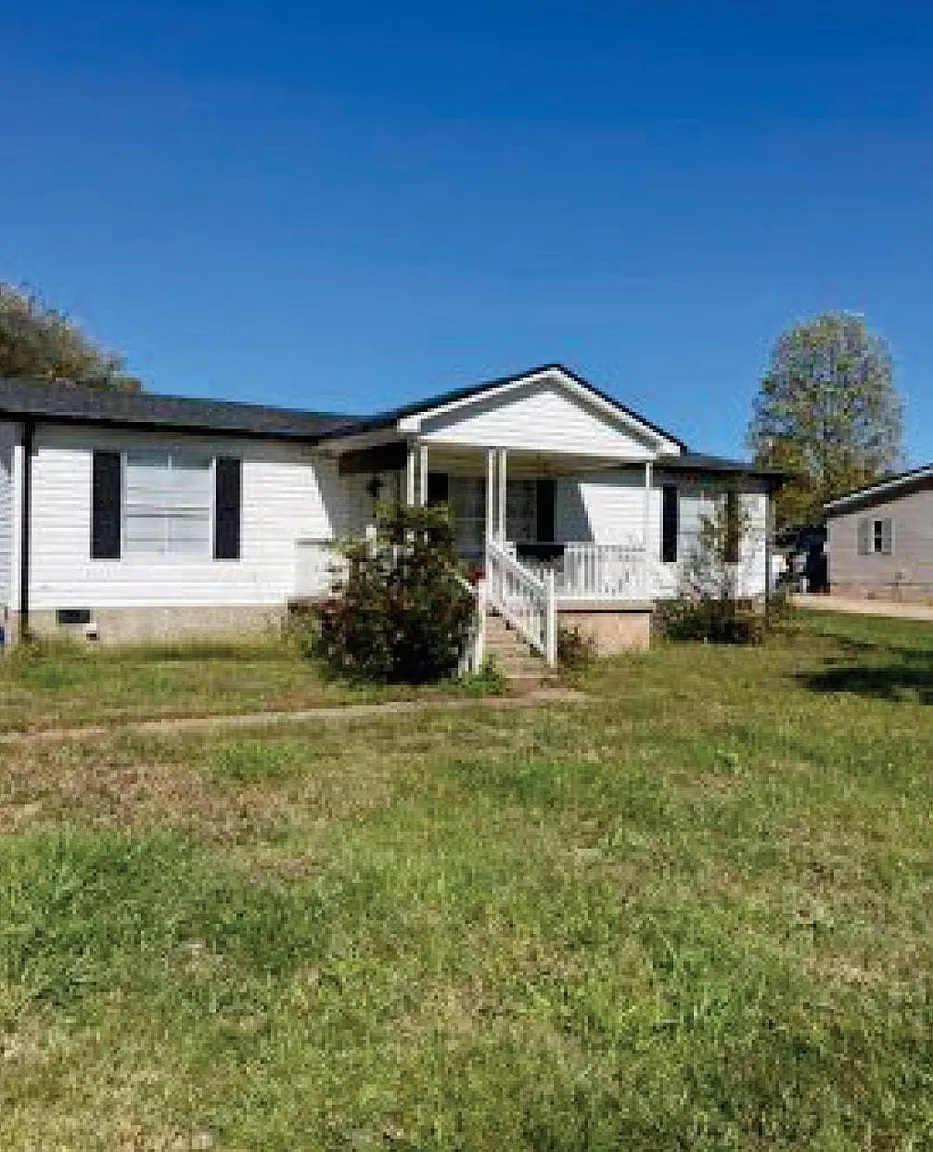 202 Fountain Head Rd photo 1