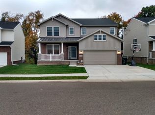 59682 Twin Pines Dr, New Hudson, MI